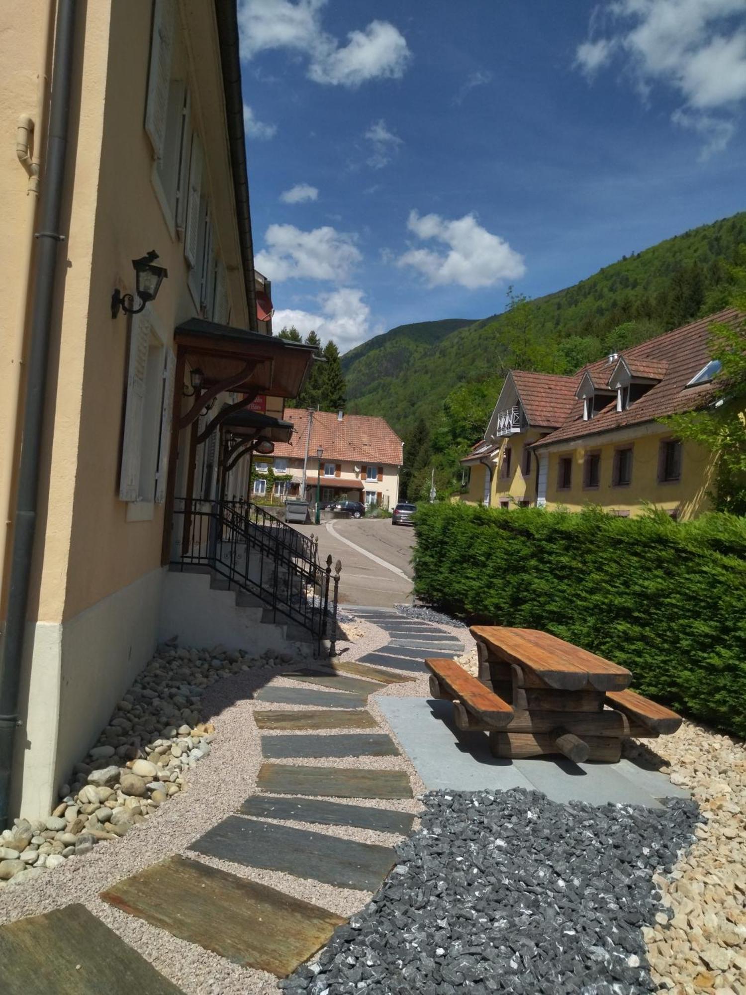 Le Soleil Bed & Breakfast Wildenstein ภายนอก รูปภาพ